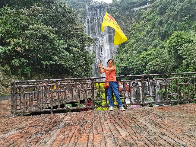 1698828093637368.jpg 萬丈崖瀑布風景.jpg